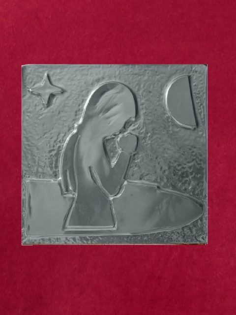 Preghiera al lago - alluminio su velluto rosso, cm 32 x 32