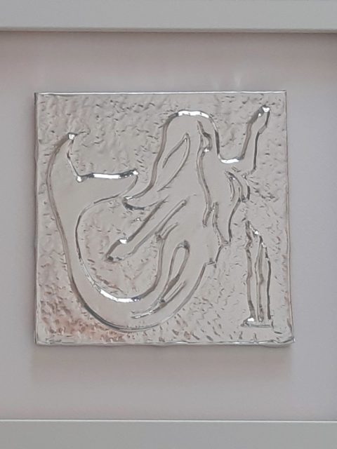 Sirena - alluminio in cornice bianca, cm 25 x 25