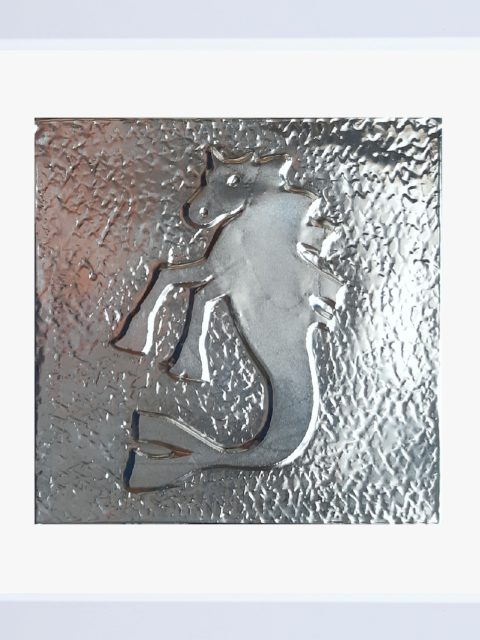 Cavallo Sirena - alluminio in cornice bianca, cm 25 x 25